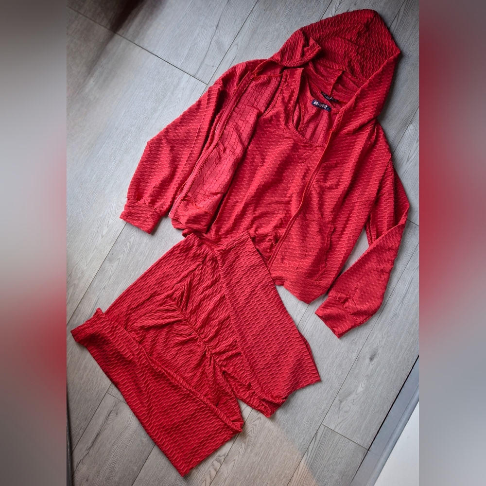 NWT Red Hooded Complete Set